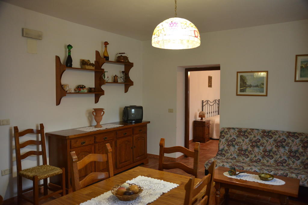 Agriturismo Antica Riserva 카스틸리오네델라고 객실 사진